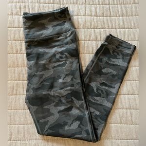 Vuori Camo Leggings - Size M